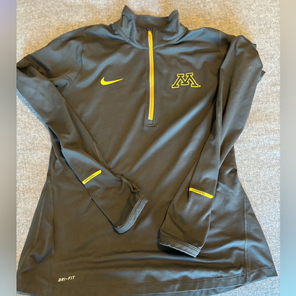 Nike dry fit women’s Minnesota gopher‎ quarters at size medium